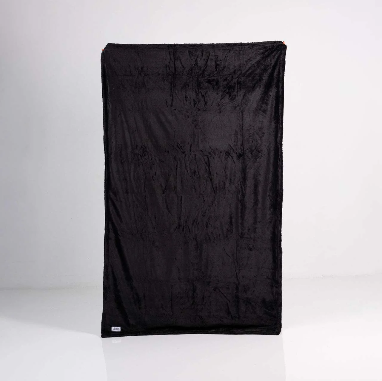 Splash Blanket: Furlush Splash Blanket Medium (Black) - Image 3